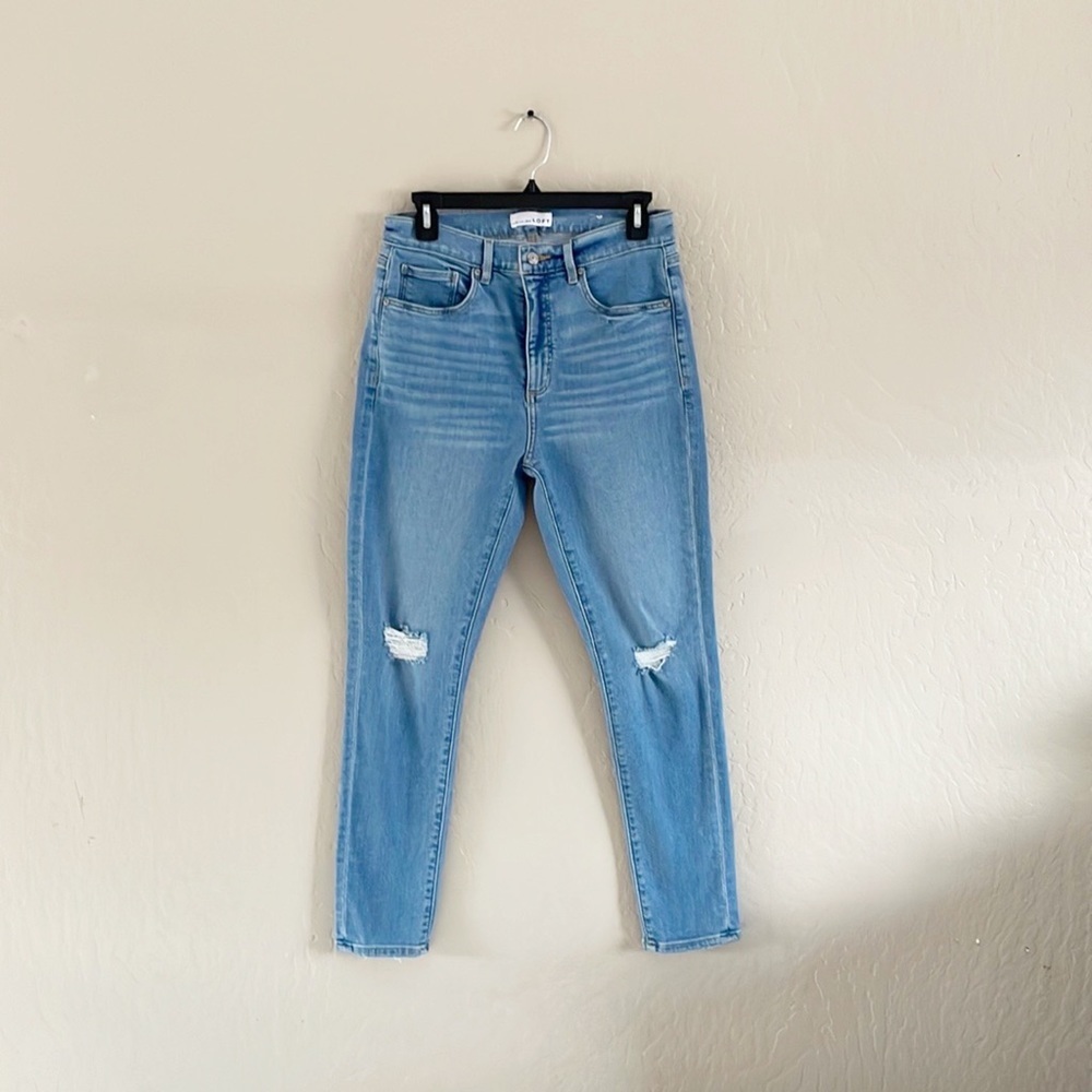 🌿Final Sale‎ 
Loft Lighter Wash Distressed Denim Jeans